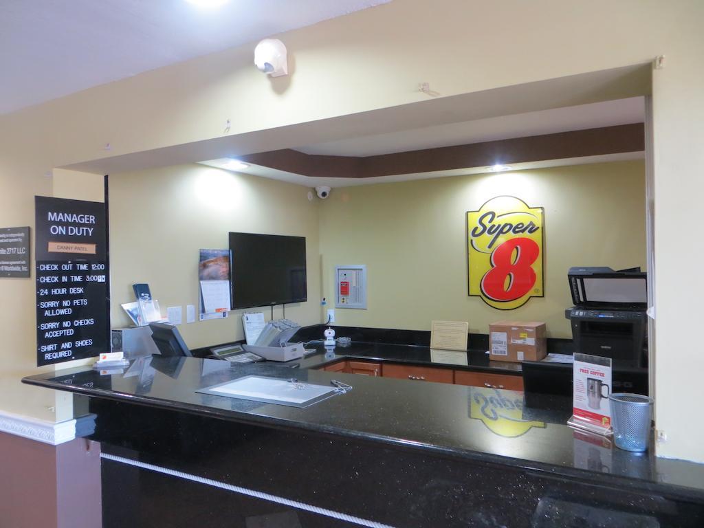 Super 8 By Wyndham Форт Майерс Екстериор снимка